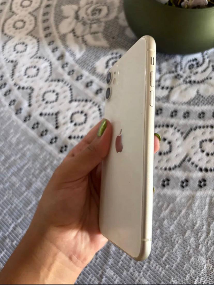 iPhone 11 64GB Branco 5