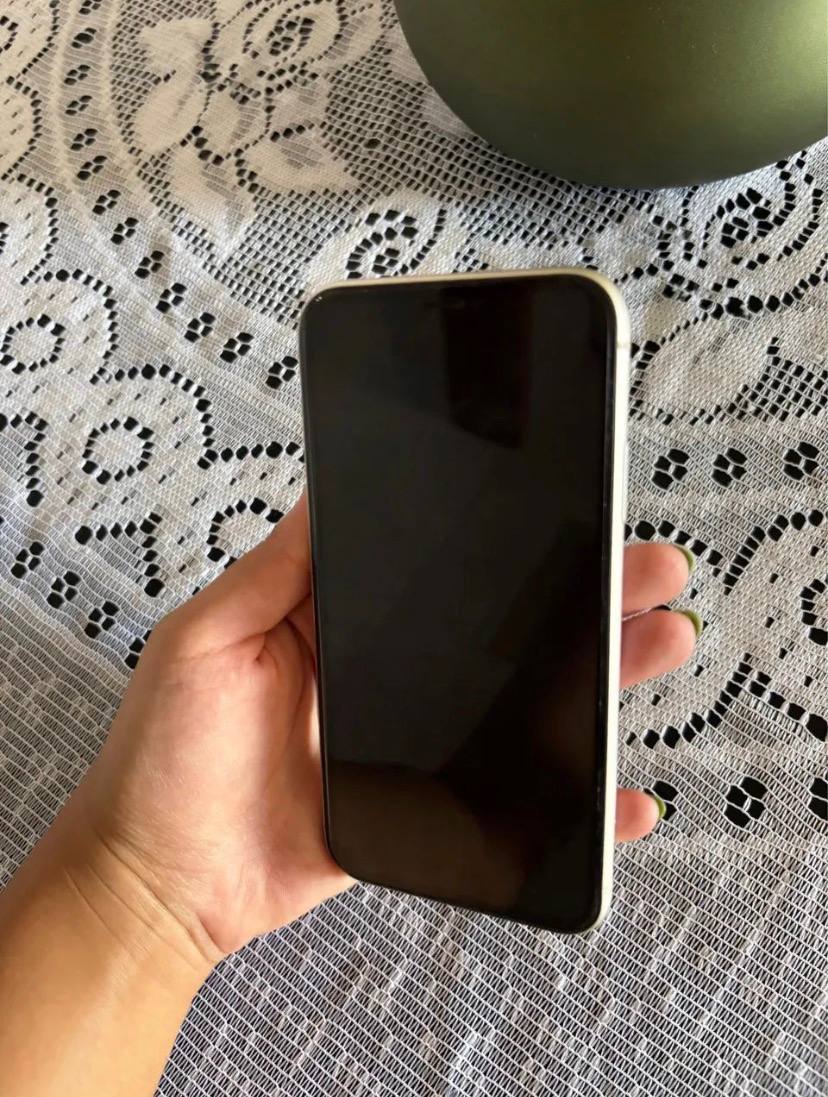 iPhone 11 64GB Branco 3